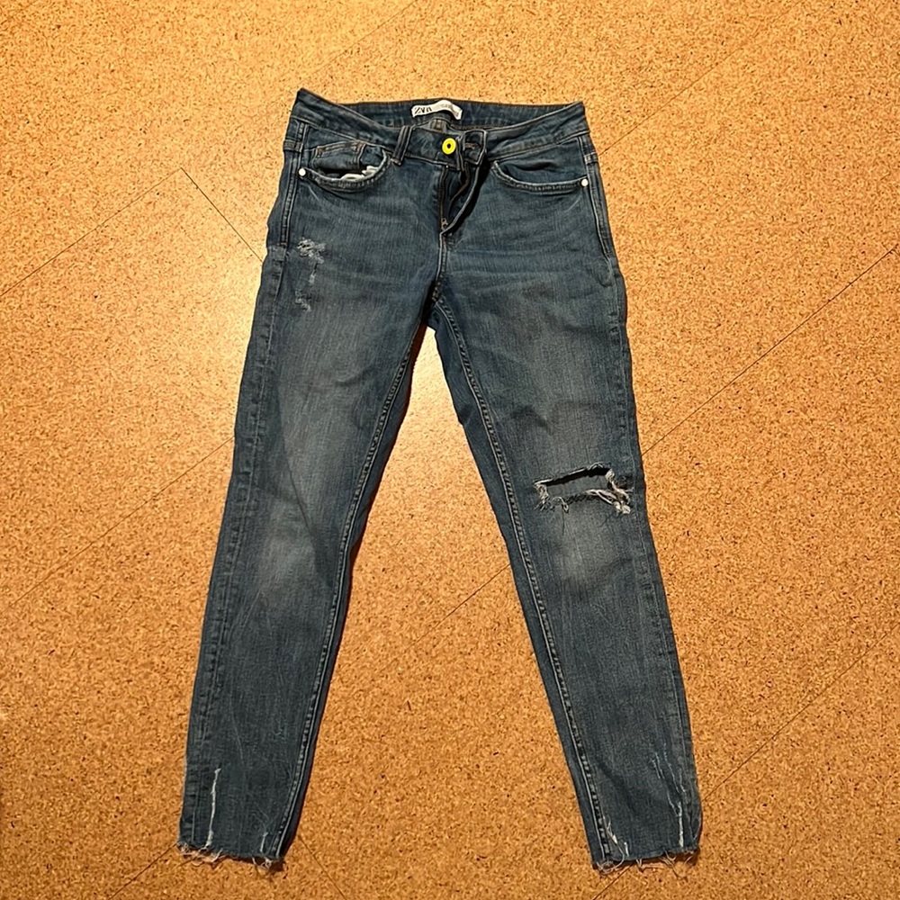 Zara distressed skinny Jean size 6